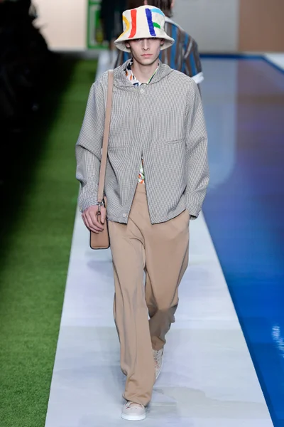 Look 17